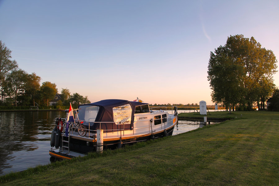 Motoryacht The Brûzer for hire