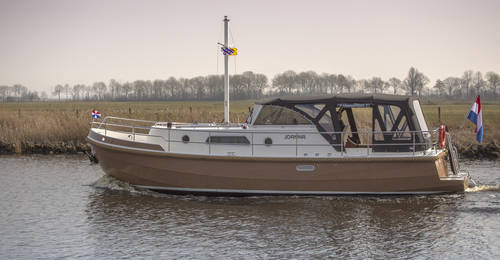 Luxury open cockpit boats