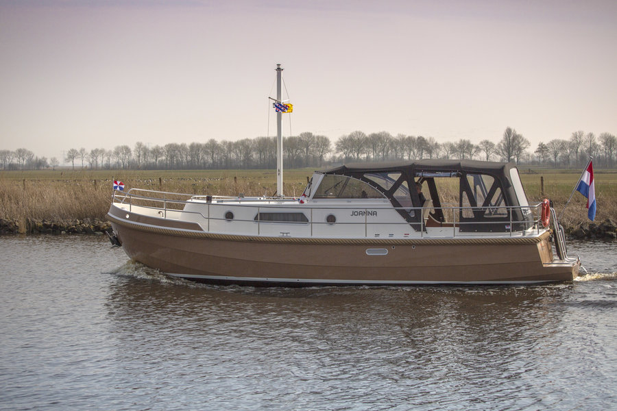 Luxury open cockpit boats rental