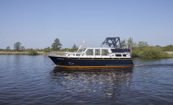 Proficiat cruiser 'Antoinette' for hire