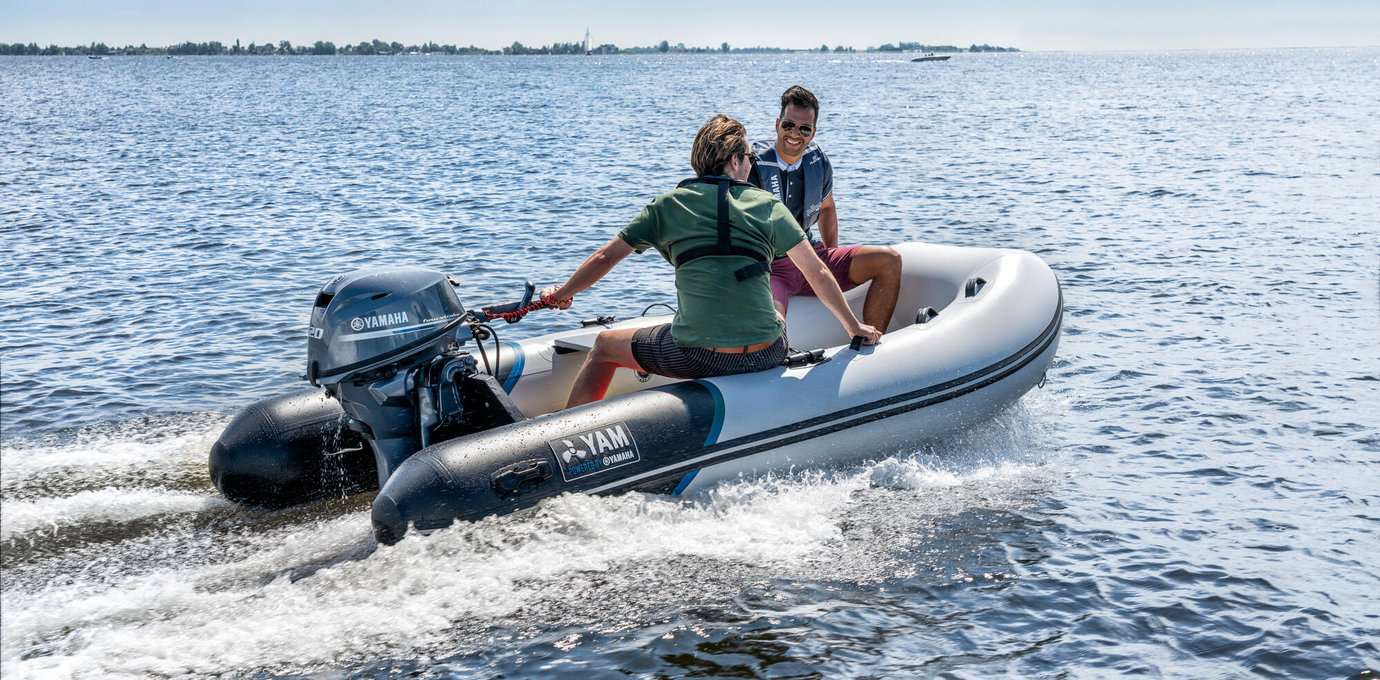 Rubberbootje + 2,5 PK motor for hire