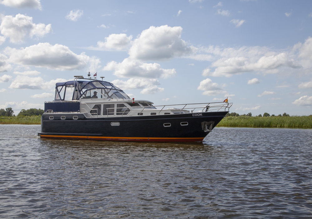 Valkcruiser 'Cook' for hire