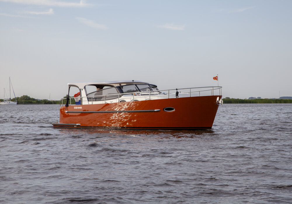 Schiffart Targa 'Sienna' NIEUW/NEU/NEW 2026 for hire