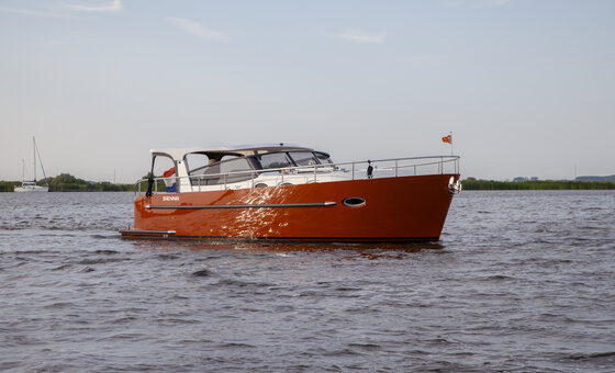 Schiffart Targa 'Sienna' NIEUW/NEU/NEW 2026 for hire